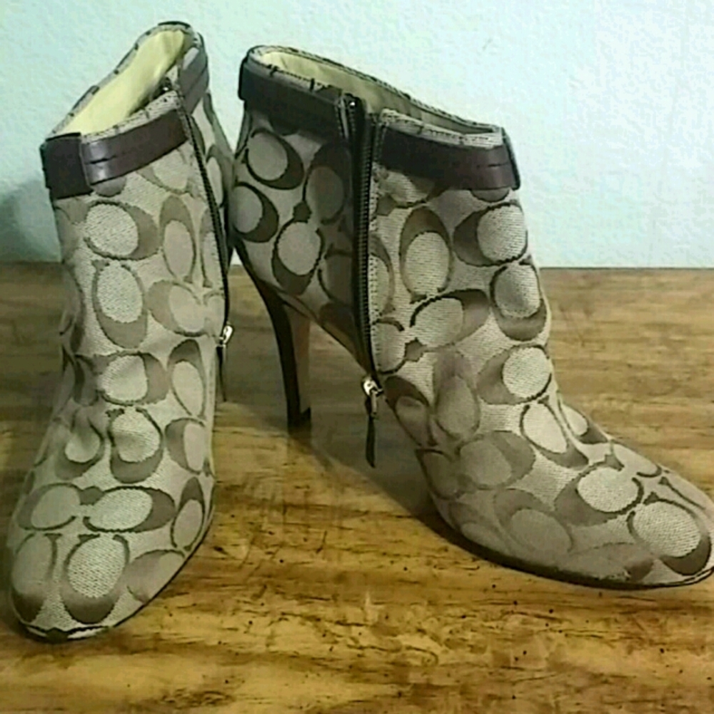 Woman shoes.
